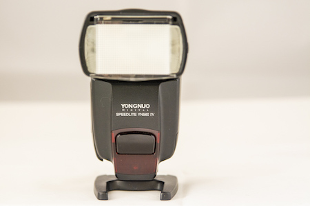 The front view of the yongnuo 560IV flash speed light